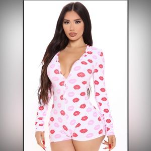 Kiss kiss PJ romper onesie - white/combo💋